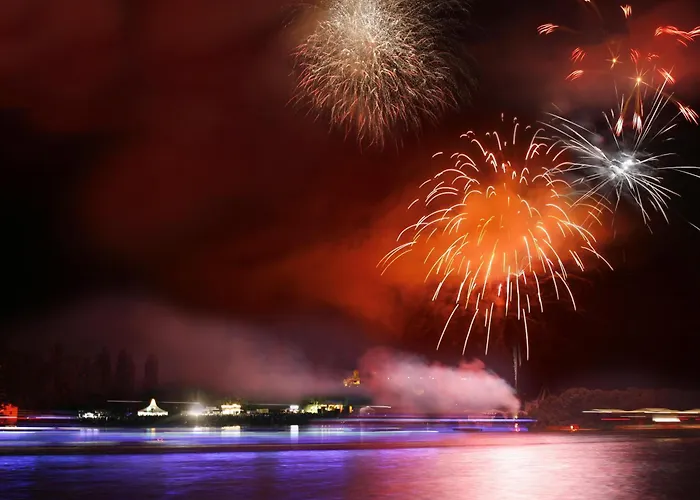 Peak11 Fewo- Panorama View Pool & Sauna Lahnstein